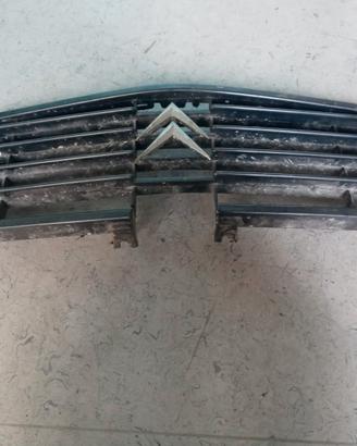 Mascherina Citroen DYANE. leggeremente rotta