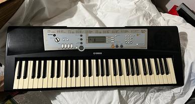 Yamaha PSR E203