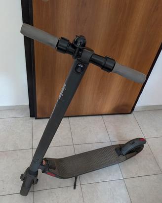 monopattino ninebot es2