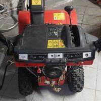 Spazzaneve a motore