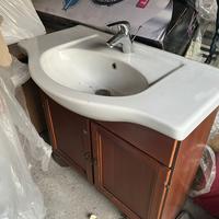 Mobile del bagno con specchio arte povera