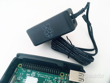 Raspberry Pi 3 Model B con accessori ufficiali