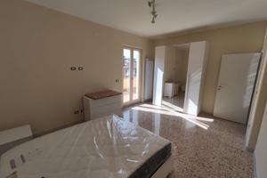 Stanza Singola da Poco Ristrutturata