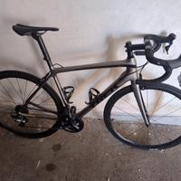 Bici da corsa in fibra di carbonio 