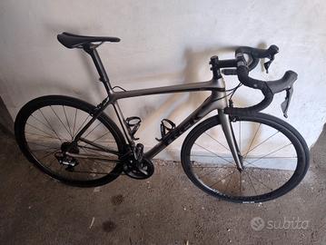 Bici da corsa in fibra di carbonio 