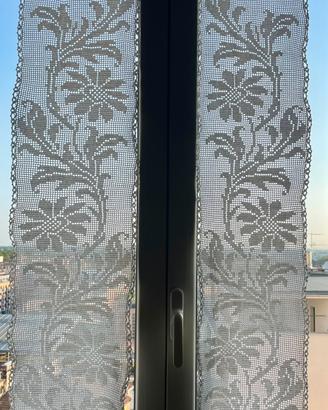 tende ad uncinetto fatte a mano motivo floreale