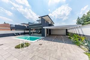 Villa di 243 m² con 5 locali e box auto doppio a L