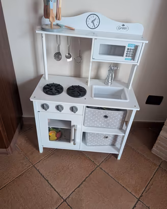 cucina da bambina  con accessori