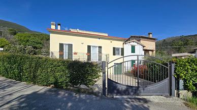 CASA SEMINDIPENDENTE A CAMPELLO SUL CLITUNNO