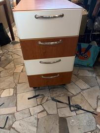 Cassettiera in legno