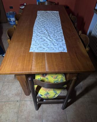 Tavolo in legno massello + 6 sedie