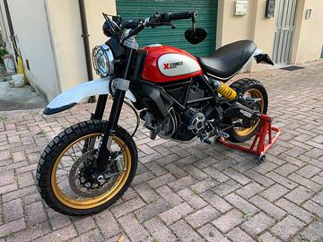 Ducati scrambler 800 desert sleed rosso