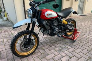 Ducati scrambler 800 desert sleed rosso