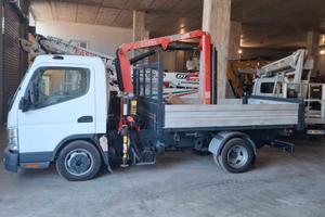 Camioncino con gru è ribaltabile