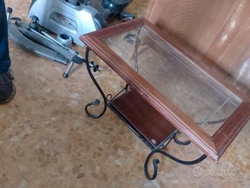 Tavolino basso con vetro e ferro battuto
