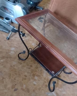 Tavolino basso con vetro e ferro battuto