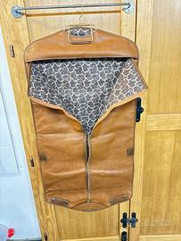 Porta abiti da viaggio .