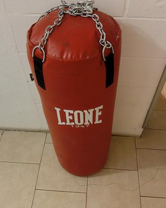 sacco da boxe più accessori
