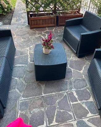 Salotto esterno giardino poltrone divano tavolino