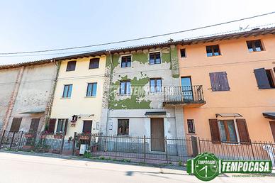 CASA INDIPENDENTE SU 3 LIVELLI