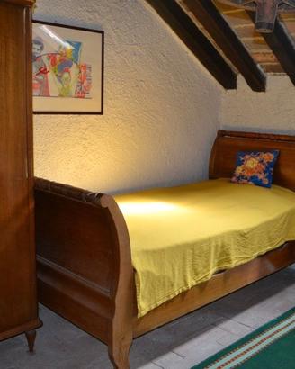 Letto antico a barca in legno massello