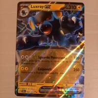 carta Pokémon in bustina protettiva