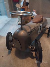 macchina cavalcabile vintage in metallo