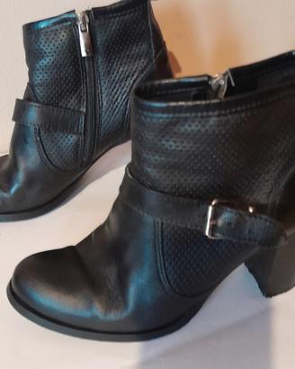 Stivaletti Tronchetti Neri con Fibbia n 38