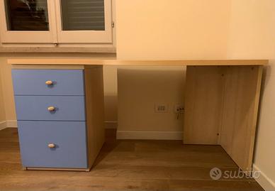 Scrivania legno colore chiaro/celeste