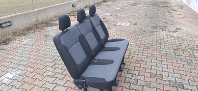 Sedili   posteriori  centrali opel vivaro 2016
