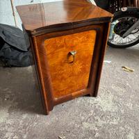 Macchina da cucire Necchi con mobile