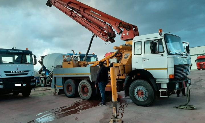 IVECO 330.30 POMPA CALCESTRUZZO