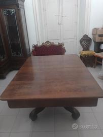  Tavolo siciliano e credenza antica