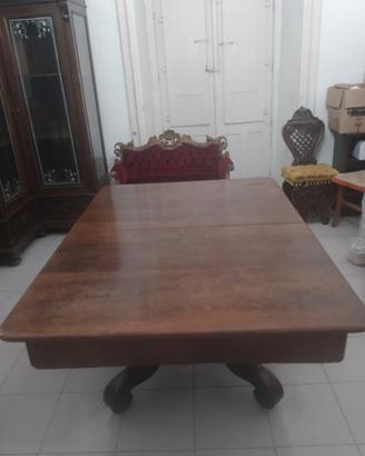  Tavolo siciliano e credenza antica