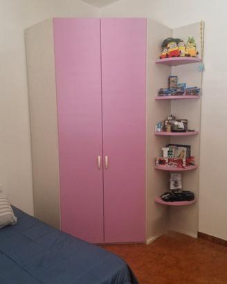 Cabina armadio con scafali a giorno