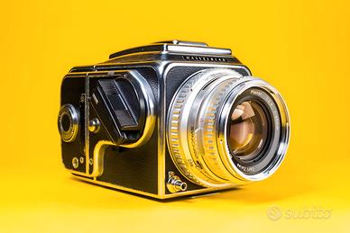 Hasselblad 500c + 2 magazzini e cavi