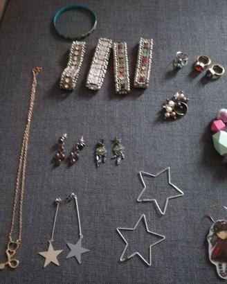 Lotto Bigiotteria assortita – Collane, Bracciali,