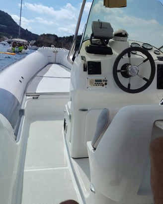 Gommone Bat 7 metri 150 CV 4 tempi iniezione