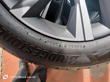Cerchi e gomme originali Toyota 