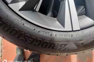 Cerchi e gomme originali Toyota 