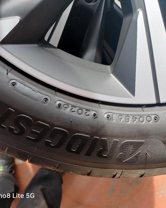 Cerchi e gomme originali Toyota 