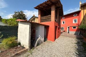 CASA RISTRUTTURATA CON SCOPERTO