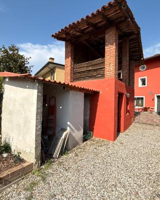 CASA RISTRUTTURATA CON SCOPERTO