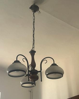 Lampadario in Legno e Ferro Battuto