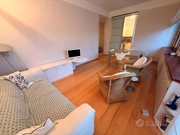 In c erca di tanti mq in prima fila mare ?