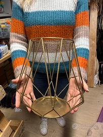 Centrotavola geometrico in metallo oro