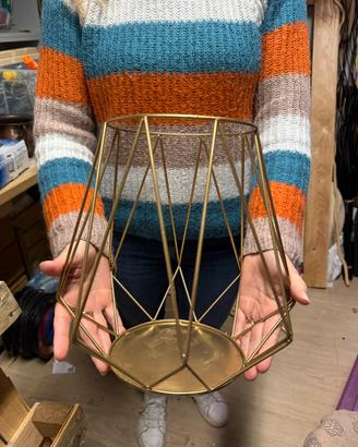 Centrotavola geometrico in metallo oro