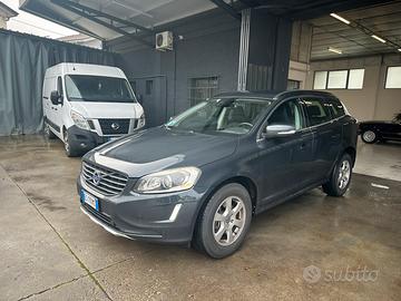 VOLVO XC60 momentum