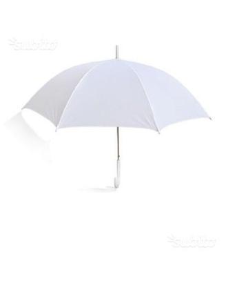 Ombrello bianco da sposa