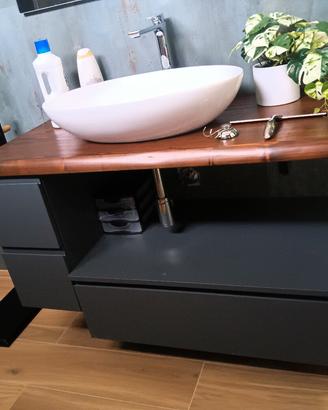 Mobile Bagno con lavabo e miscelatore 
